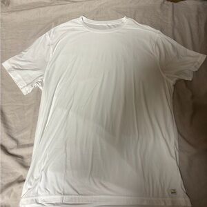 Vuori White Short Sleeve Tee Size XL
